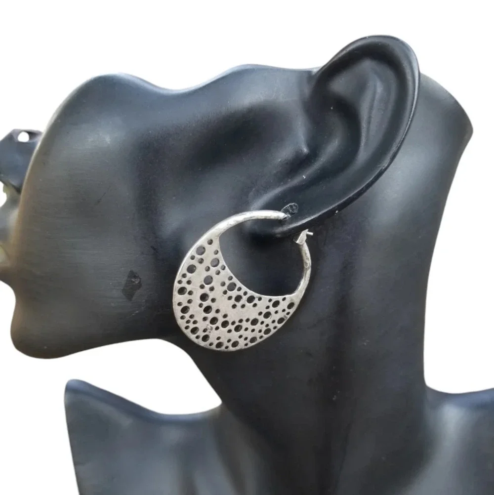 VINTAGE SILVER PEWTER ABSTRACT HOOP DESIGN EARRINGS